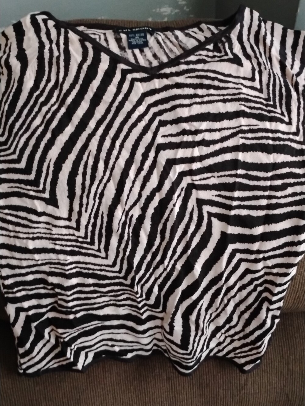 SML Sport Black and White Zebra Stripe V-Neck Crop Top